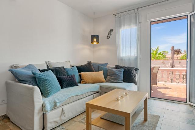 Family apartment w pool by Costarentals - Ref 218