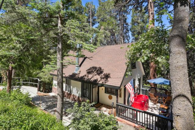 Twin Peaks Vacation Rental with Hot Tub!