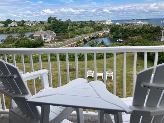 Payne's Harbor View Inn