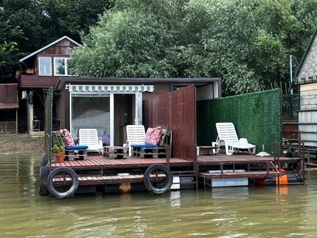Splav Zaton - Floating Cabin