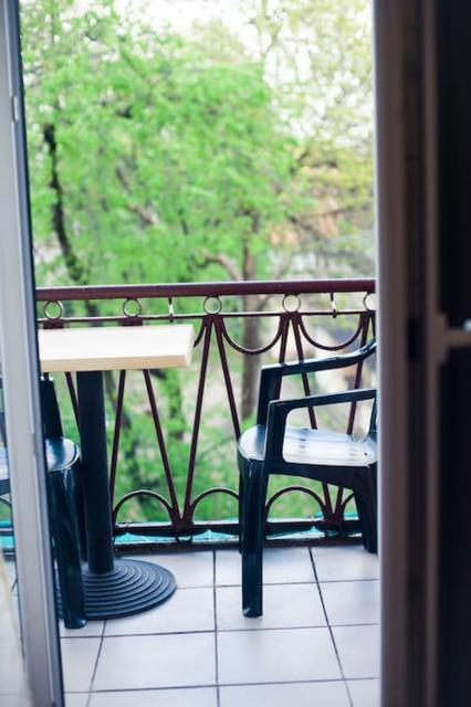 V 13 - 3 BDR Balcony, Views - Courtyard n Vokiečių