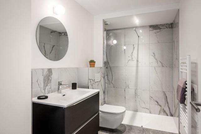SOUTH-OF-FRANCE T2 neuf haut de gamme, climatisé, parking gratuit, 2eme ligne, balcon 2