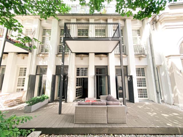 Designer Loft-Ferienwohnung im Zentrum mit Tiefgaragen-Parkplatz, Waschmaschine und Privatterrasse