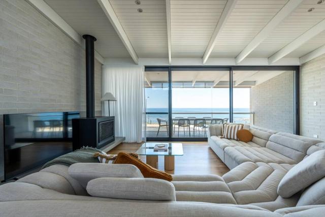 Reef House: Pool • Beachfront • Near Wineries