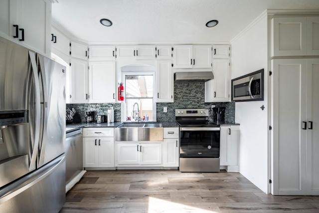 5BR HOME SLEEPS 16 DOWNTOWN/Pet Friendly/EV Charger