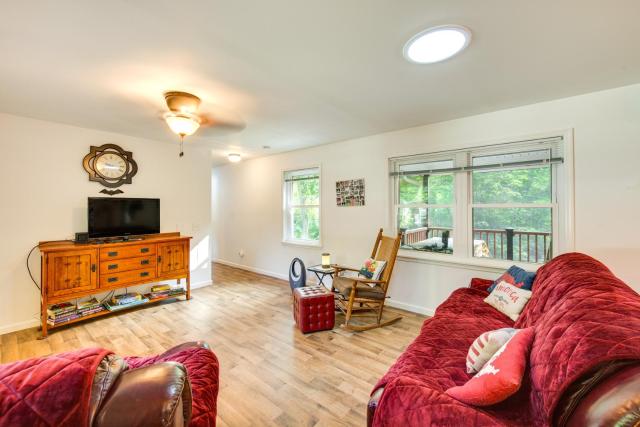 Quaint Elysburg Cottage: Walk to Knoebels Resort!
