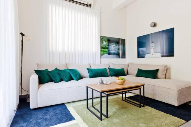 Designed 2BR apartment over Dizengoff square - Panoramic View