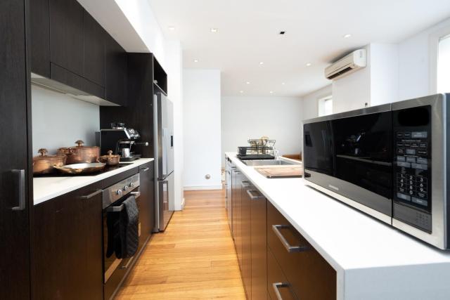 Eggie's Nest - Luxury City Apartment