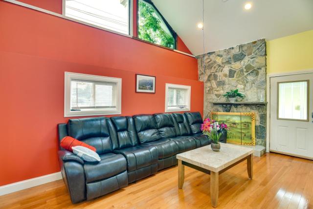 Massachusetts Vacation Rental: 5 Mi to Fall River
