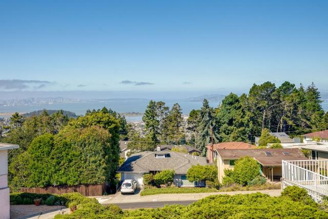 Stunning Bay-View Home in Kensington!