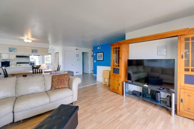 'West of the Moon' Ocean Apt w/ Beach Access!