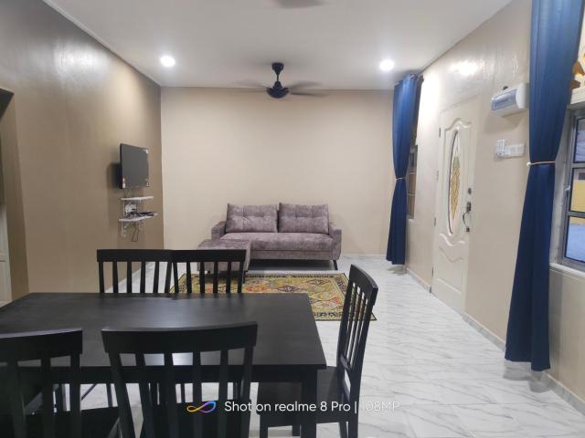 Delisha Homestay Shares Pool
