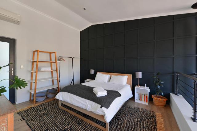 Top-Floor 2 Bed Unmatched Table Mountain Views