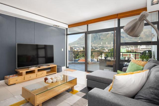 8th Floor - Table Mountain Views Central & Secure