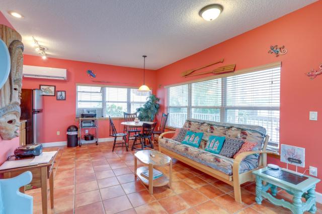 Walk to Indian Rocks Beach - Vibrant Condo