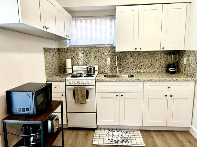 Intimate Casita Mia minutes away from Airport, Calle 8, Brickell, Coral Gables, The beach and more!