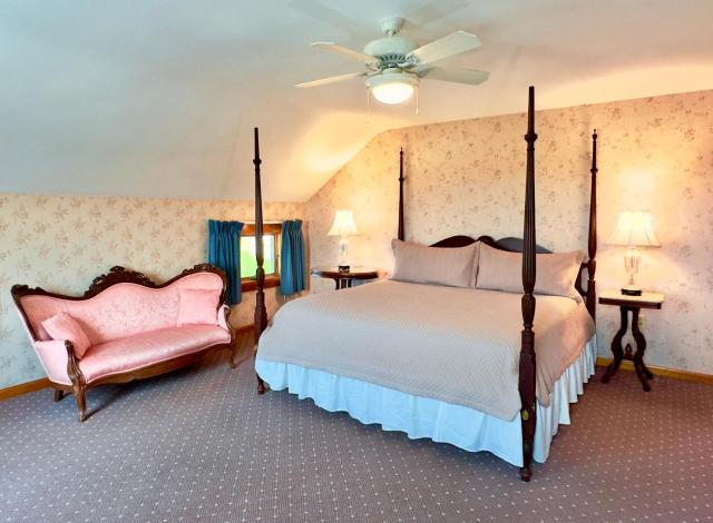 Rose Farm Inn