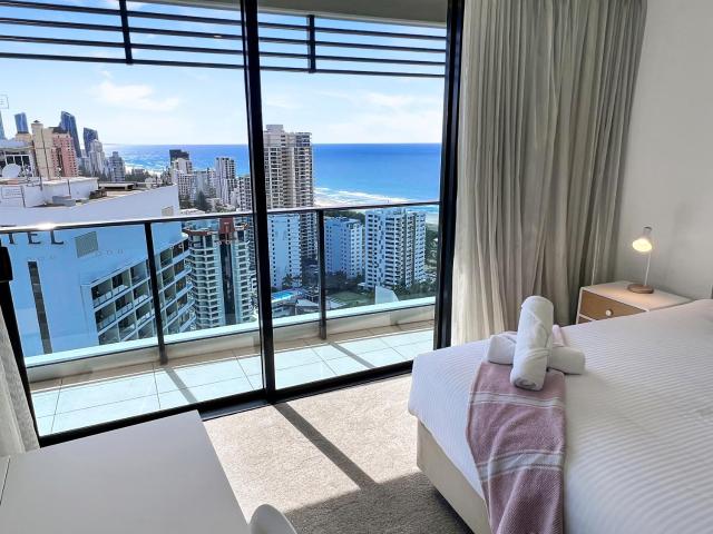 Oracle 28th floor Tower 2 Ocean views! - GC Getaways