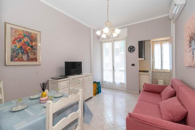 GuestHost - Santa Rita District Functional Flat