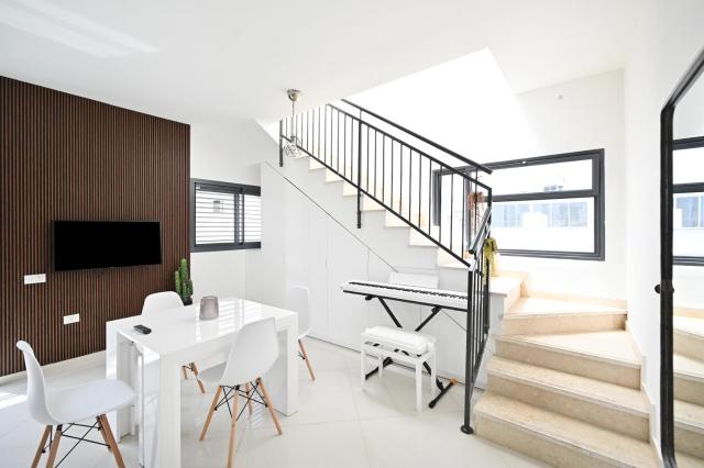 Modern 3BR Duplex near BograshovBeach by HolyGuest
