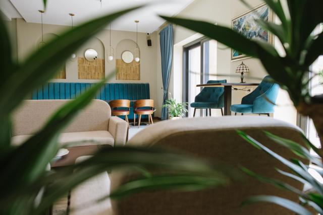 AVIOR Garni Hotel