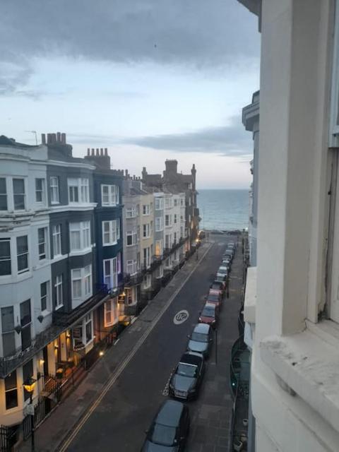 Cosy studio flat moments from the beach, Kemptown