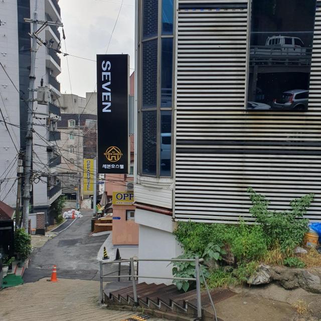 Seven Hostel
