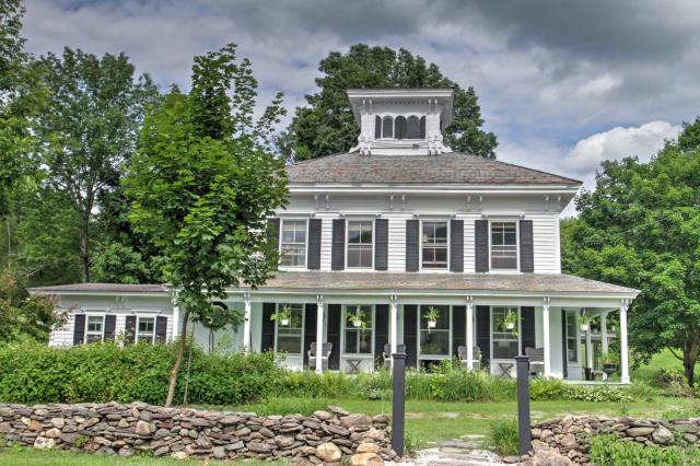Gorgeous Victorian-Style House w/ Hilltop Pool!