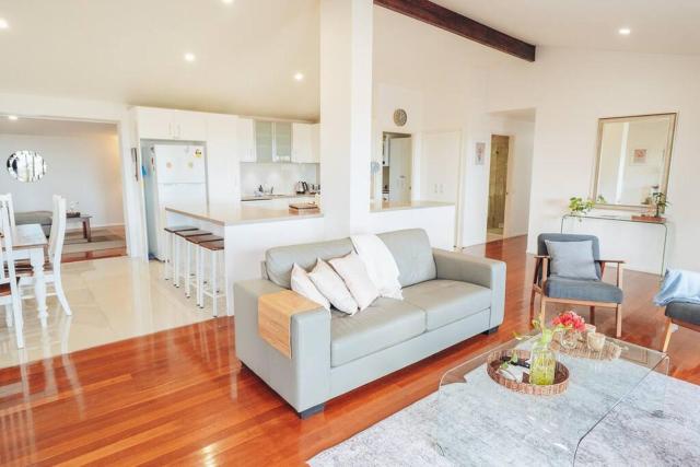 Stunning Home in Mt Mellum with Panoramic Coastal Views