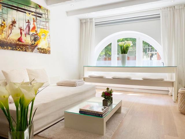 White Apartment Hamburg