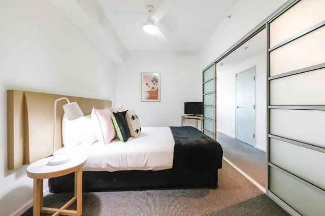 Inner Bloom - Tropical Chic in the CBD