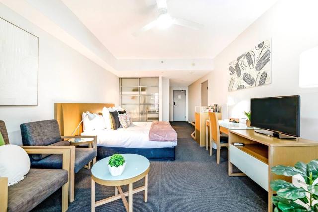Metropolis Mirage - A Poolside CBD Studio