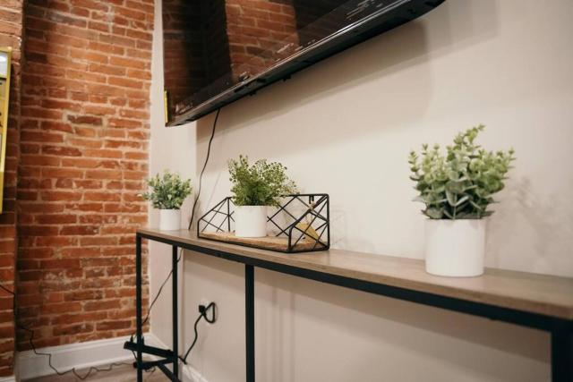 Sleek and Cozy Micro Fells Point Residence!