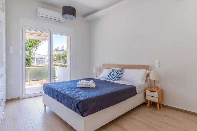 Cozy 2BD Beachfront Escape In The Heart Of Glyfada