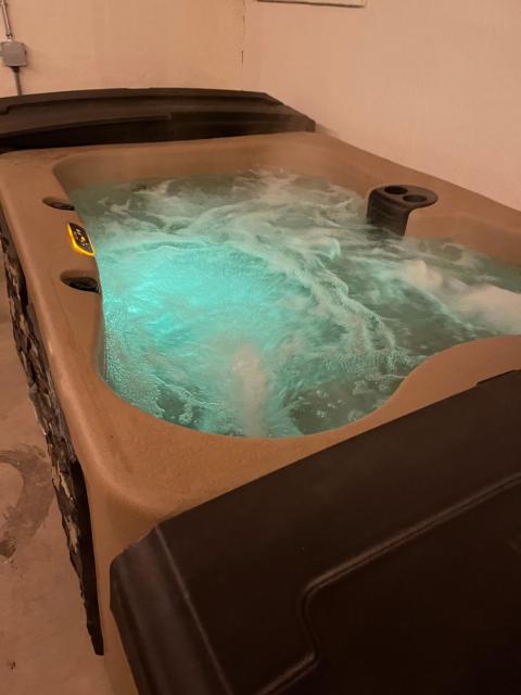 Casa Charleston-3BR-2Bath-Private HOT TUB-Pet Friendly-No Pet Fees!