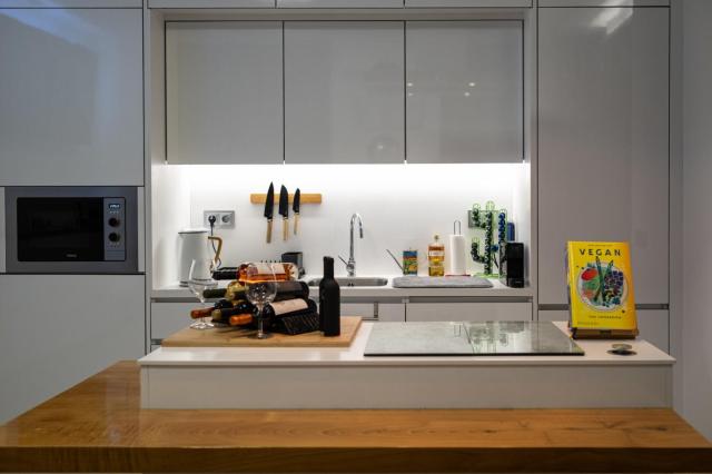 Cristalia,Roof terrace in city center, Garage, Netflix 75inch TV