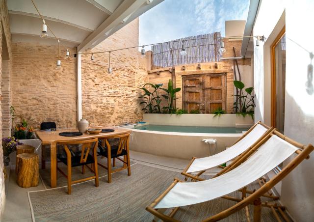 Design house with swimming pool near the sea