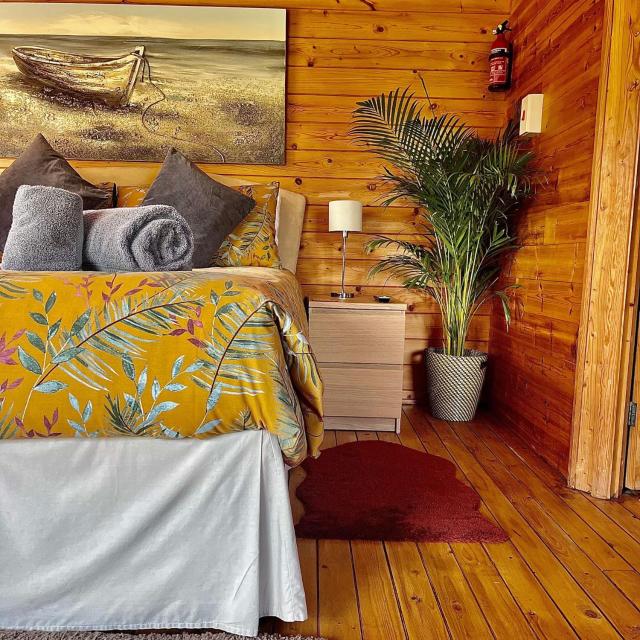 Morlais Log Cabin
