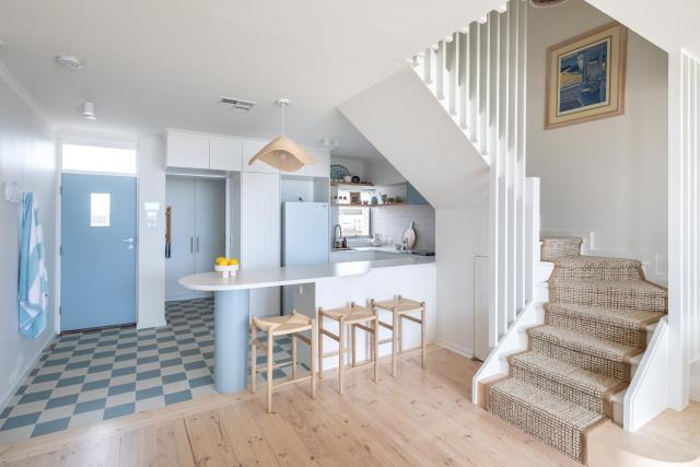 Pearl, Designer Beachfront Retreat, Semaphore Park