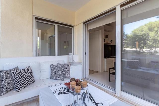 Hidden Gem: 2BR Artistic Retreat in Glyfada Center