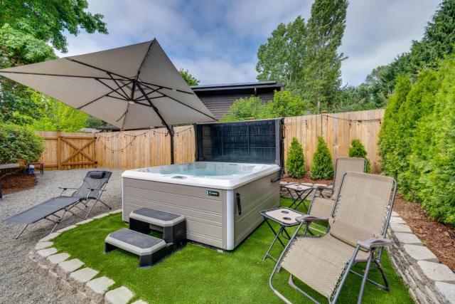 Cozy Kenmore Vacation Rental w/ Shared Hot Tub!
