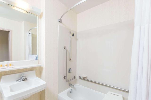 Days Inn by Wyndham West Des Moines - Clive