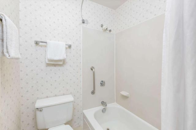Days Inn by Wyndham West Des Moines - Clive