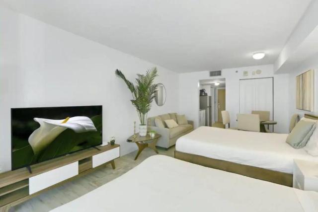 Glam Studio: Sleeps 4 x Pool x Gym x Parking