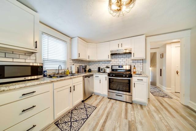 Meadville Apartment w/ Deck < 2 Mi to Allegheny!