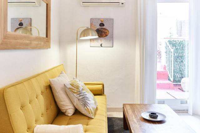 HA Diputació terrace apartment