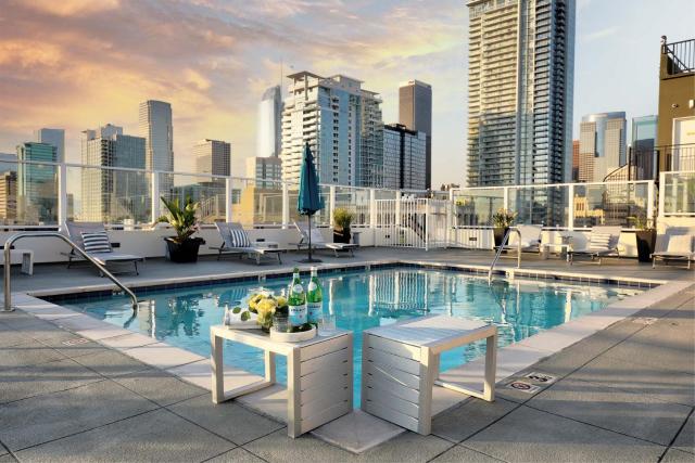 NYC Styled Loft In DTLA, sleeps 4 with Free Parking!