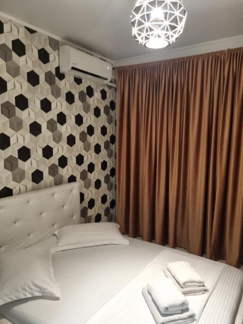 GOLDEN APARTMENT- Militari Residence Bucharest