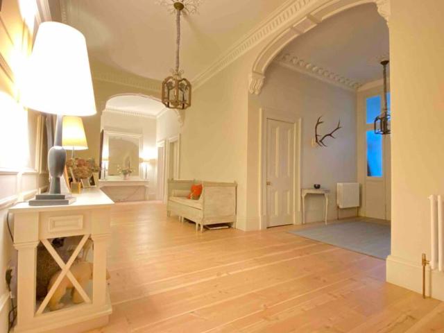 Home of Joy - 3 bedroom home with private garden