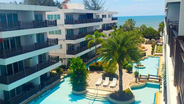 Beachfront Apartment with Balcony, Sea View & Pool View - Cha Am - Hua Hin